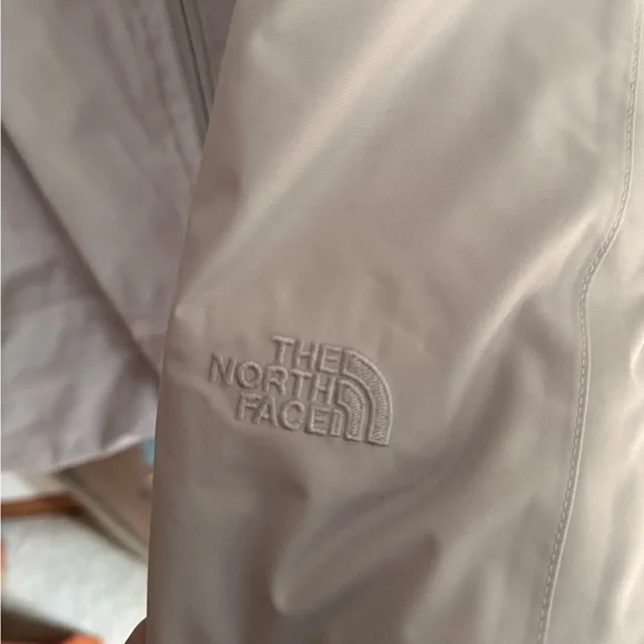 The North Face Women's Quilted Jacket - Soft Gray - Picture 4 of 5